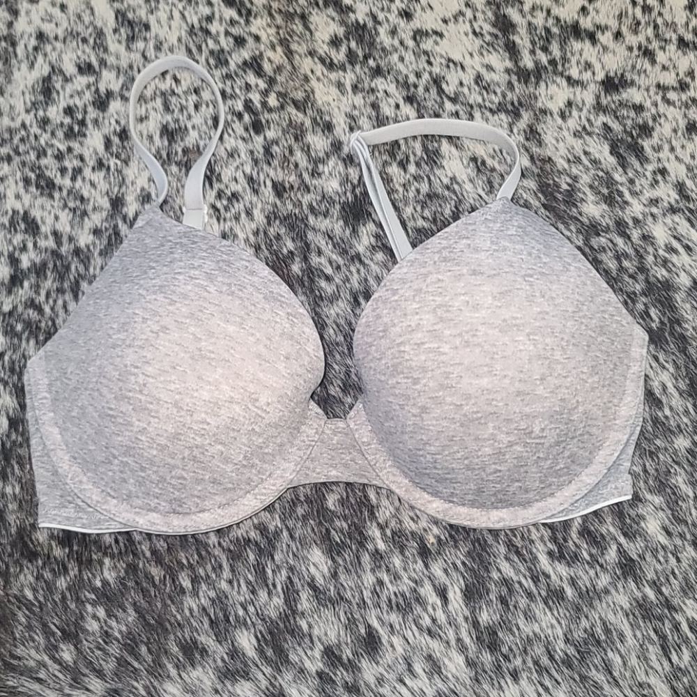 Wear Everywhere Pushup VS PINK